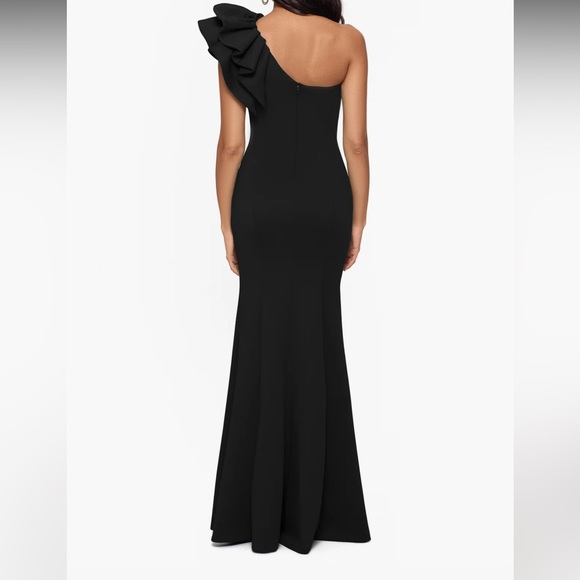 NWOT Betsy & Adam “Daisy” one shoulder ruffle gown - Picture 2 of 14